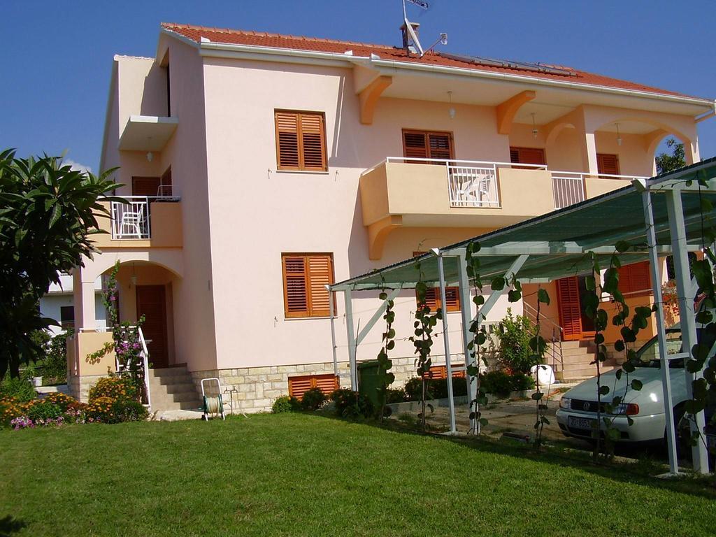 Apartments Vodopija 300M To The Beach Sveti Filip i Jakov Quarto foto
