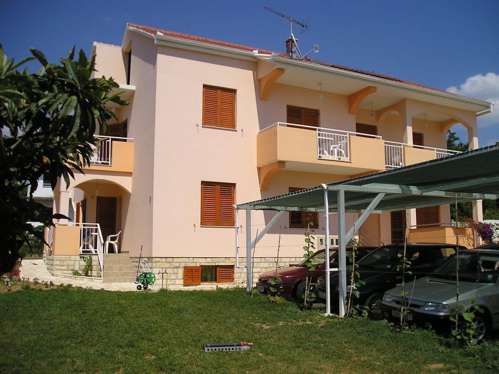 Apartments Vodopija 300M To The Beach Sveti Filip i Jakov Exterior foto