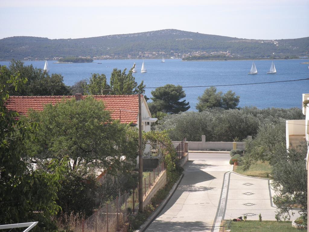 Apartments Vodopija 300M To The Beach Sveti Filip i Jakov Quarto foto